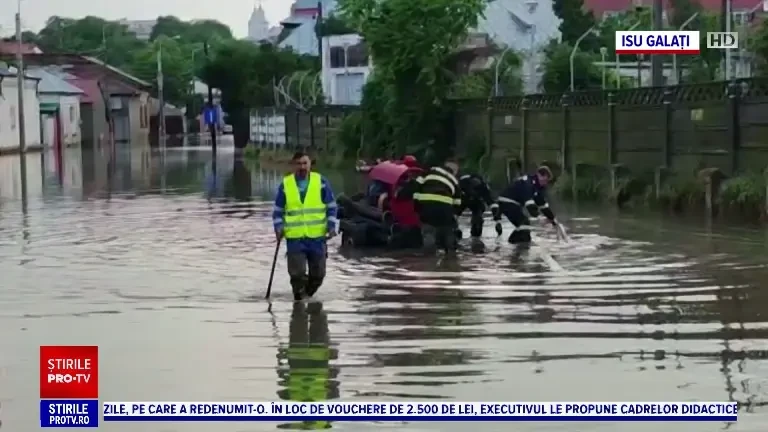 Vreme rea în toată țara. Zeci curți din Galați au fost inundate. Timișorenii au fost avertizați prin RO-Alert să stea în case
