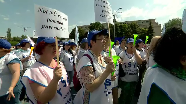 „Sunt profesor de sport. Am salariu de 3.400 lei”. Dascăli din toată țara s-au strâns la București pentru a protesta