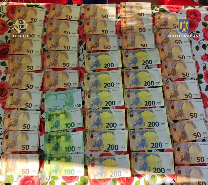 19 percheziţii pentru destructurarea unei grupări specializate în falsificarea de bani. 72.000 de euro au fost plasați