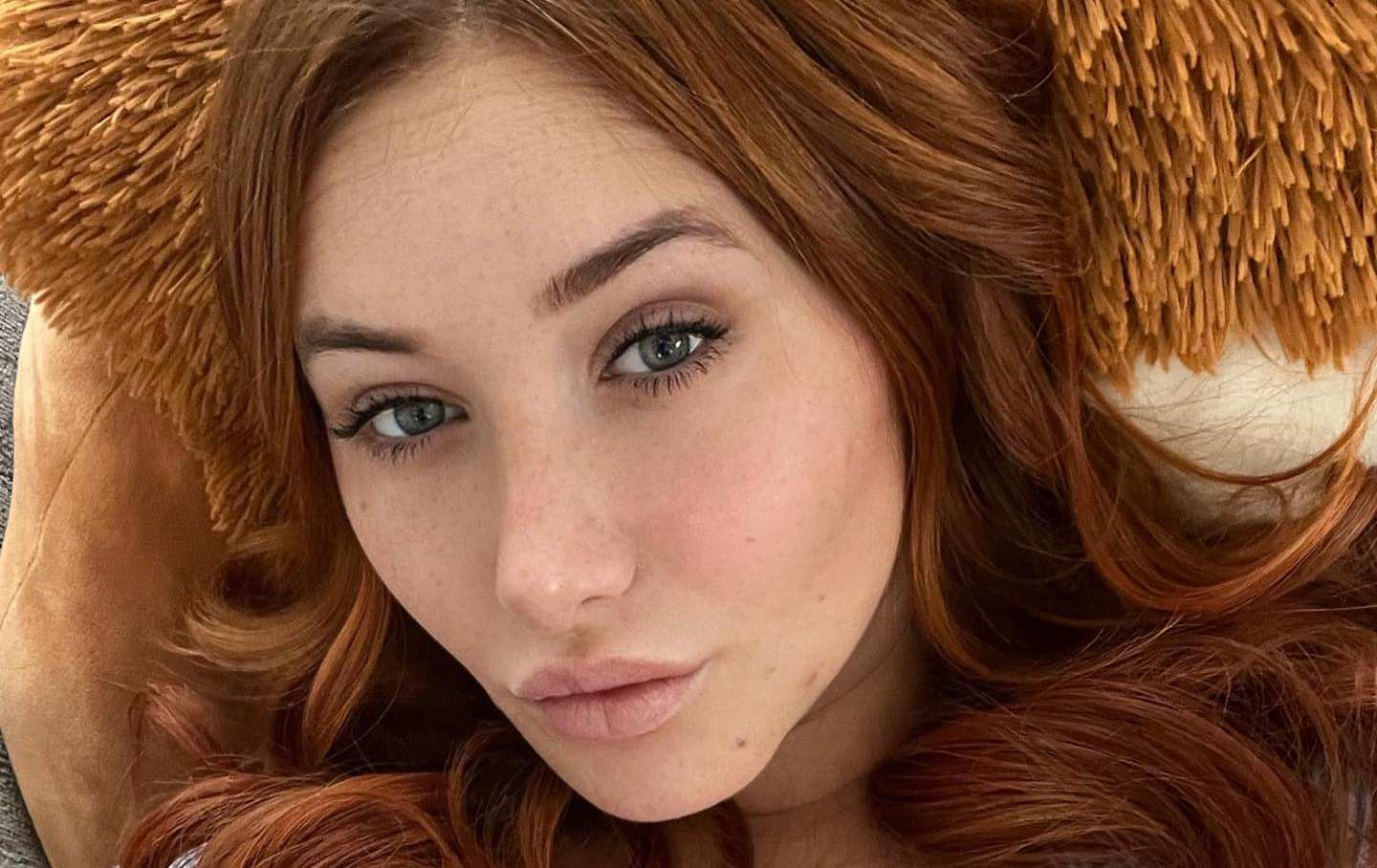 Duo-ul mamă-fiică de pe OnlyFans. Mama are 63 de ani, fiica 28, și amândouă au un succes teribil. Imagini fierbinți