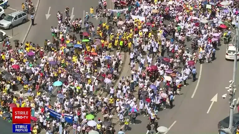 Protest uriaș al sindicaliștilor din învățământ. Oamenii au venit din toată țara, pe banii lor. Ce le-a oferit Guvernul