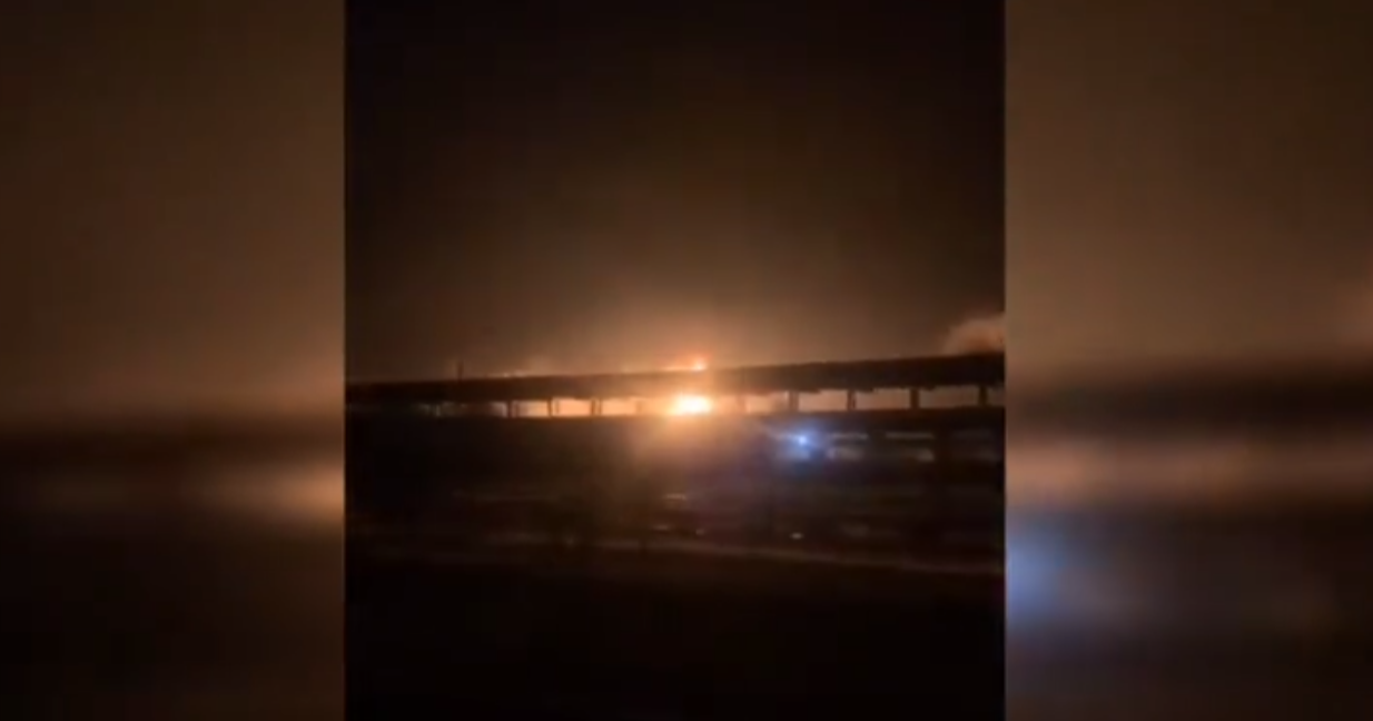 Incendiu la o rafinărie de petrol din Rusia. Guvernatorul din Krasnodar susține că ar fi fost un atac cu drone
