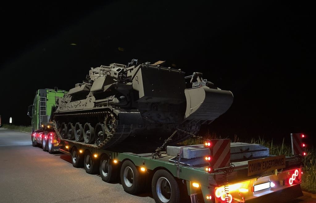 Un TIR care transporta ilegal un tanc în România, oprit în Germania. Ce au descoperit polițiștii