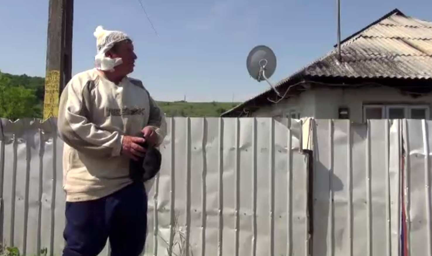 A crescut șase copii și tocmai cel mai mare îi amărăște acum bătrânețile. L-a atacat pentru că nu i-a dat bani de băutură