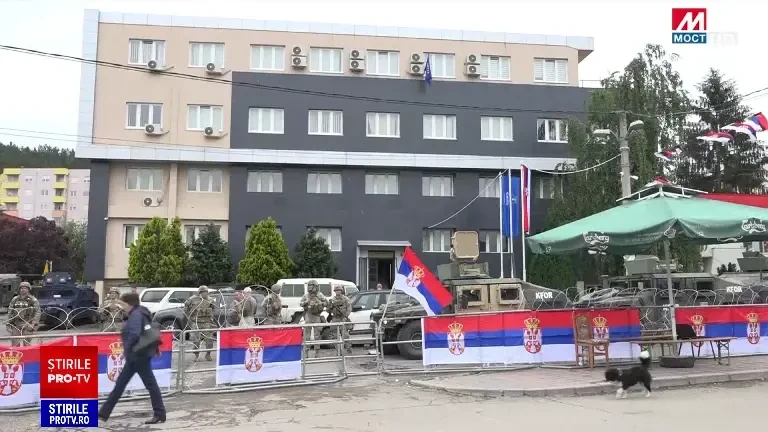 Extremiștii plătiți de Belgrad și care-l admiră pe „despoticul” Putin, acuzați că au declanșat haosul în nordul Kosovo