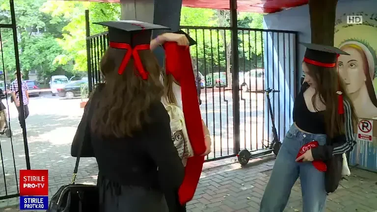 Ce se întâmplă cu absolvenții de liceu, în plină grevă. Elev: „La clasa a doișpea nu prea mai e nevoie de note”