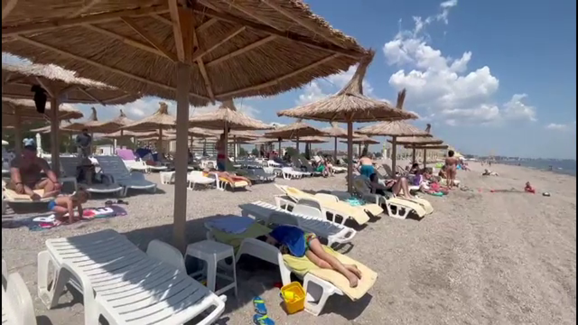 Plajele de pe litoral, pline de familii cu copii, în vacanța de 1 iunie și Rusalii. Care sunt cele mai aglomerate stațiuni