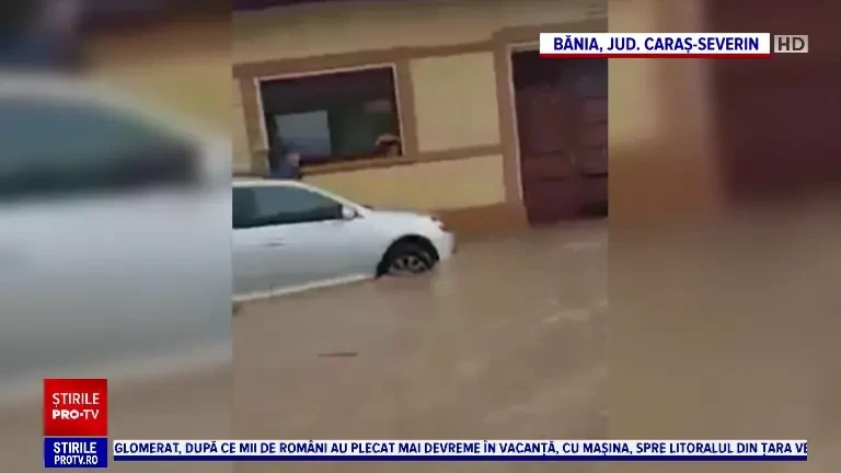 Ploile torențiale au făcut prăpăd în țară. Case și străzi inundate, trafic dat peste cap