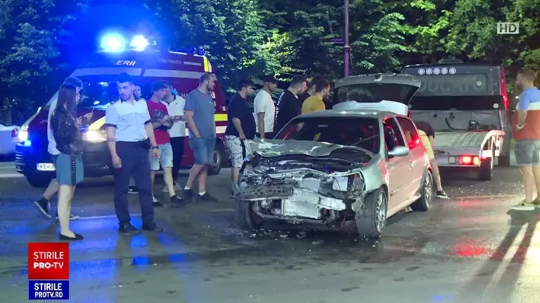 Un tânăr și-a văzut bolidul de curse luat cu platforma, după un banal accident, în Capitală. Un alt șofer i-ar fi tăiat calea