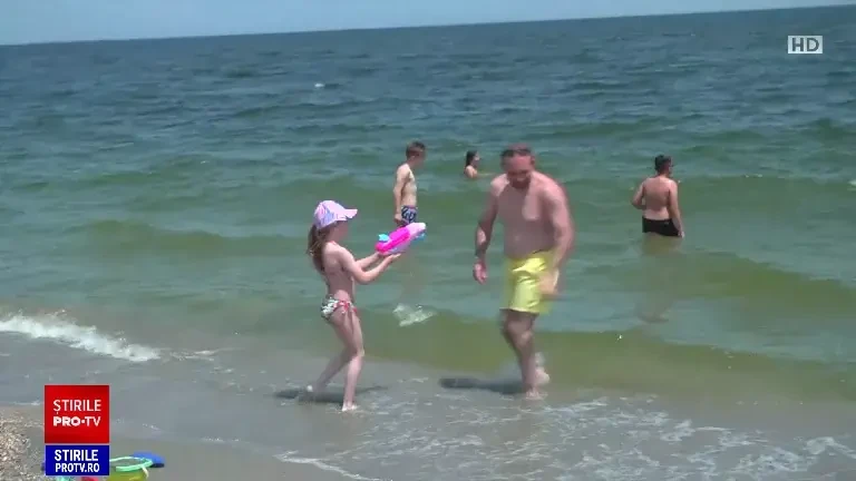 Plajele de pe litoral, pline de familii cu copii, în vacanța de 1 iunie și Rusalii. Care sunt cele mai aglomerate stațiuni