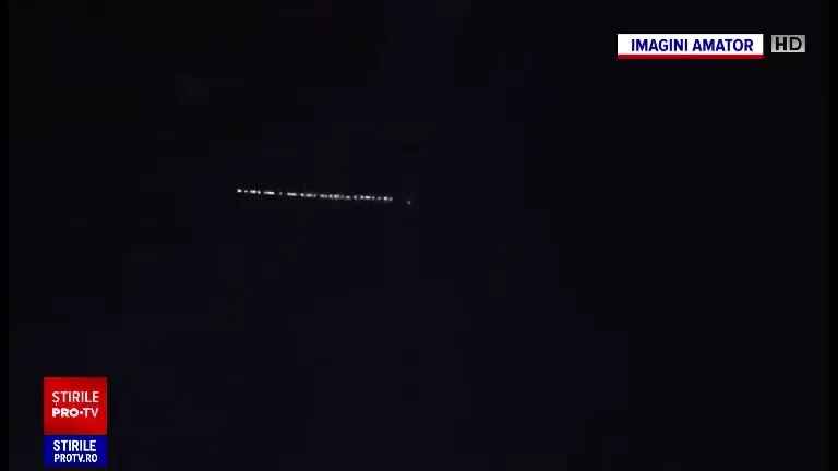 Românii care susțin că au văzut OZN-uri pe cer. „Sunt extratereștri! Nu sunt sateliții lui Elon Musk”