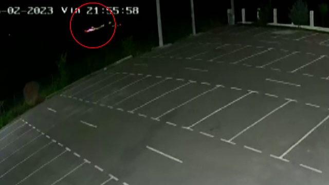 Momentul în care un motociclist fără permis lovește mortal un biciclist, pe un drum judeţean. „Era învelit și căzut în șanț”