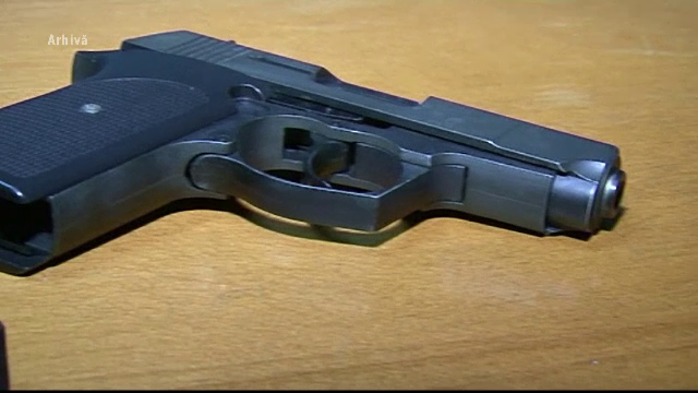 O femeie a fost împușcată mortal de soțul său, care apoi s-a sinucis. Cadavrele au fost găsite de fiul lor de 16 ani