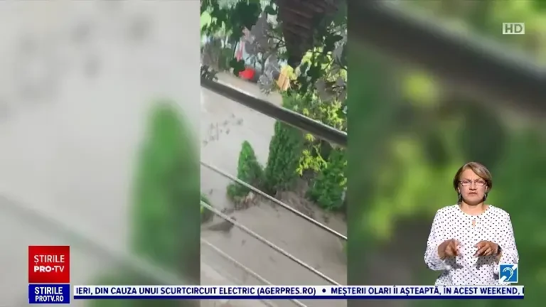 Codul galben de ploi și vijelii face ravagii: Mașini și animale, luate de ape din curțile oamenilor