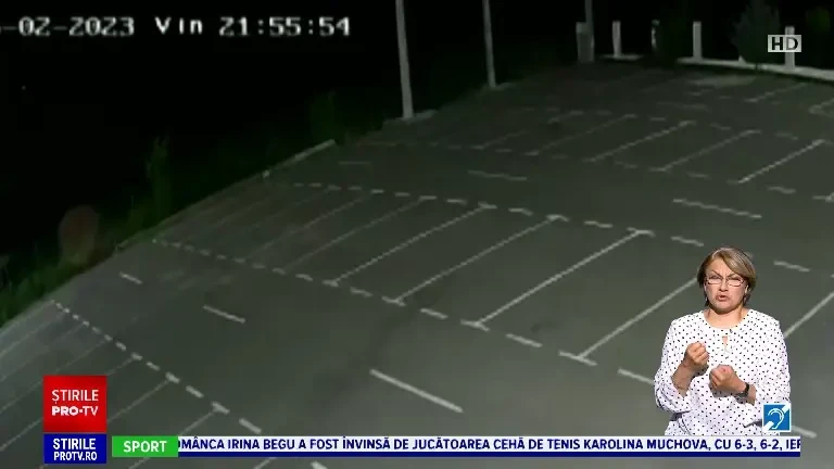 Momentul în care un motociclist fără permis lovește mortal un biciclist, pe un drum judeţean. „Era învelit și căzut în șanț”