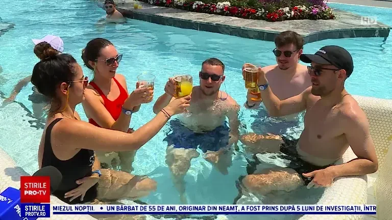 Bucureștenii care nu au putut să ajungă la mare au luat cu asalt piscinele din oraș. Ce prețuri sunt