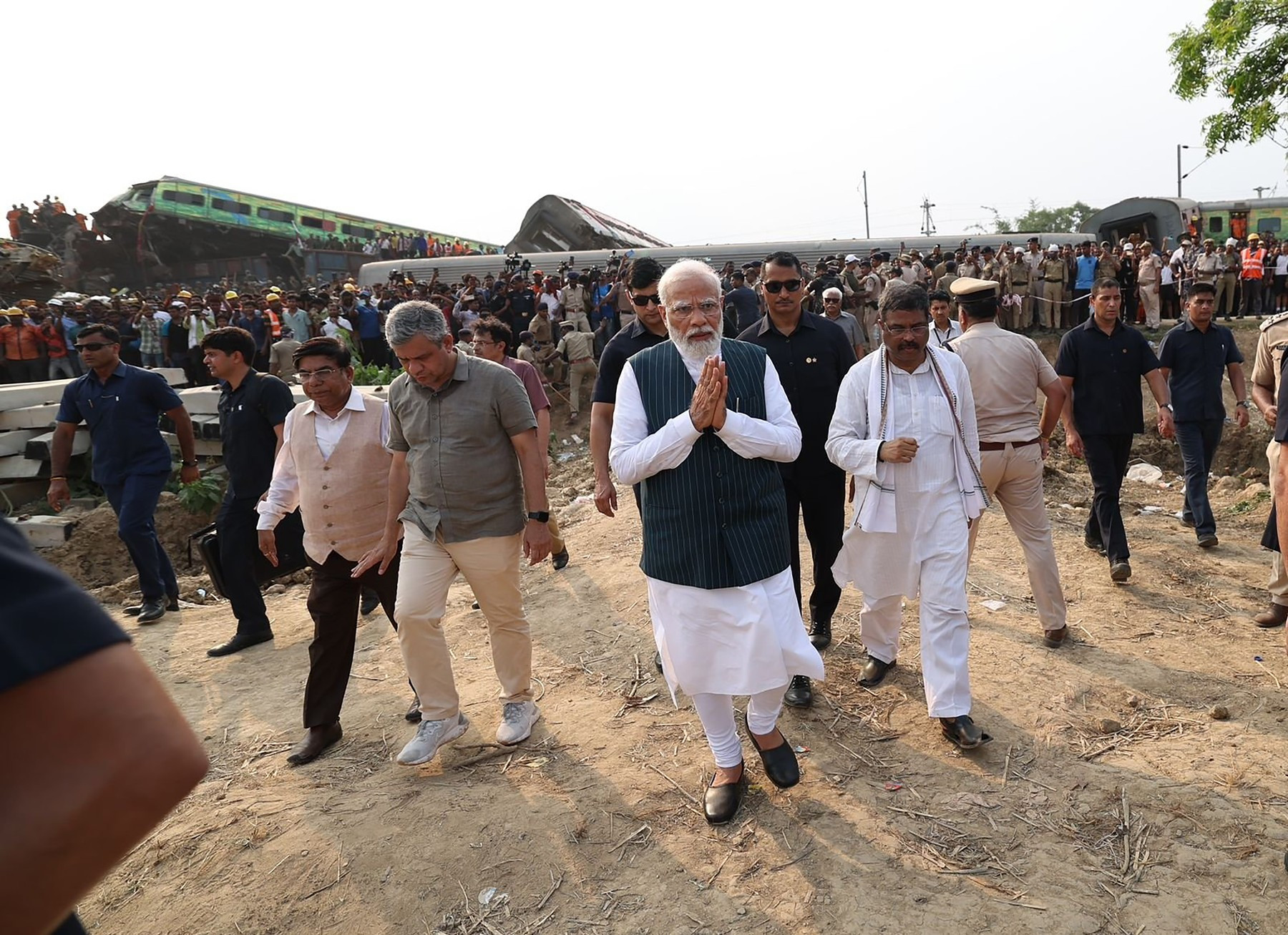 „Vinovații vor primi cele mai dure pedepse”. Premierul Modi amenință după catastrofa feroviară din India