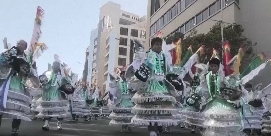 Festival dedicat lui Iisus în Bolivia. Au participat 50.000 de dansatori și de muzicieni