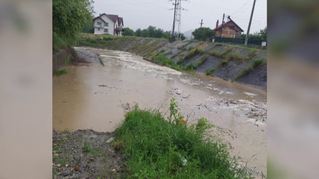 Vremea rea a făcut ravagii în România. Victime, gospodării distruse și mașini avariate | GALERIE FOTO