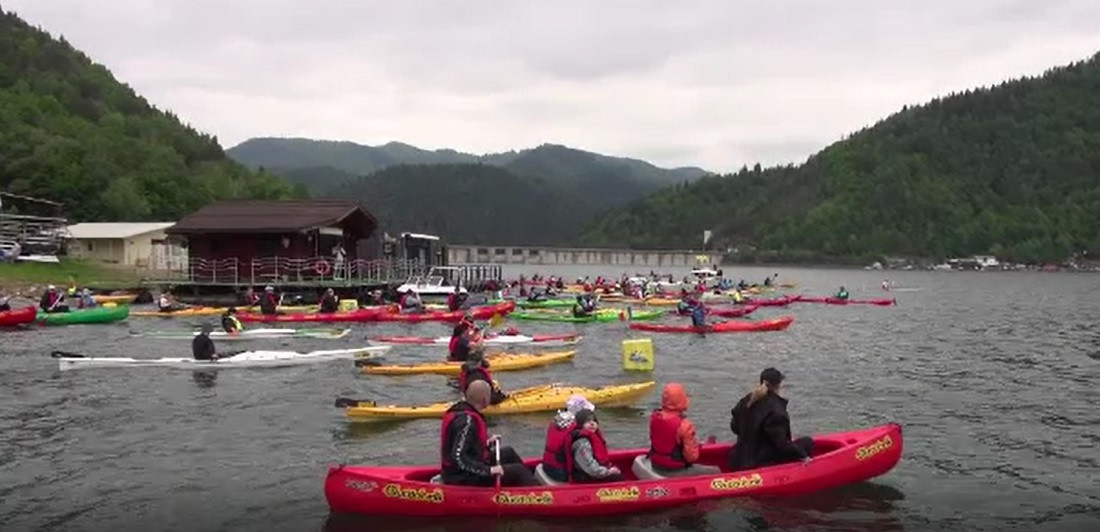Întrecere pe apă în județul Neamț. Zeci de sportivi din toată țara au luat startul la ediția din acest an a "Caiac Fest"