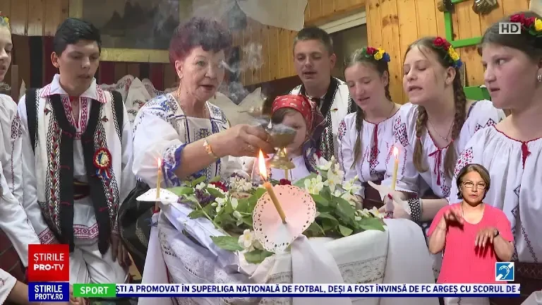 Ritual funerar straniu în județul Galați. Motivul pentru care o păpușă din lut este condusă pe ultimul drum
