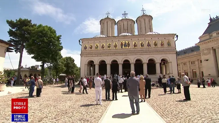 Creștinii au sărbătorit cu pioșenie Rusaliile. Mărturia emoționantă a unei fetițe care a ieșit de la biserică