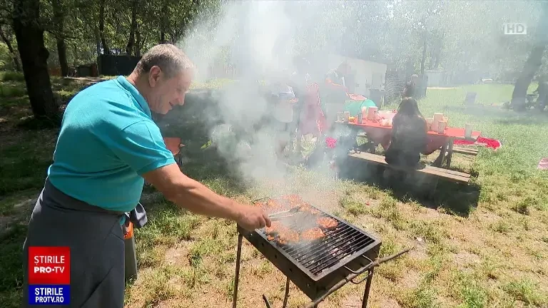 Românii au ieșit la grătar în minivacanța de Rusalii. „Cea mai sănătoasă legumă este leguma de porc”