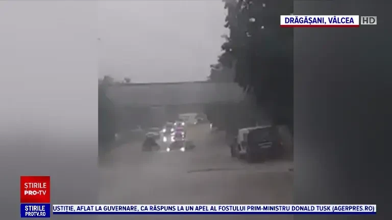 „E apă până la geamuri”. Ploile violente au făcut prăpăd în România. Imagini de groază cu dezastrul provocat de inundații