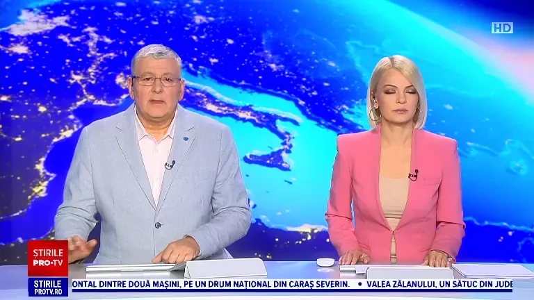 Impact frontal între două mașini în Caraș Severin. Șase persoane, între care trei minori, au ajuns la spital