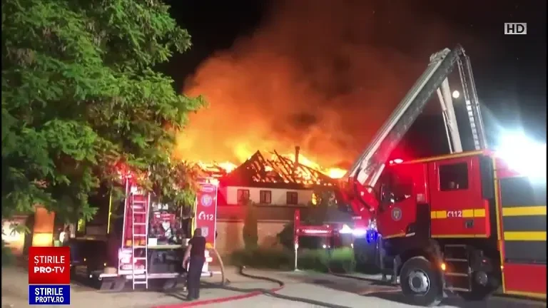 Incendiu devastator la Mănăstirea Turnu, una dintre cele mai vechi din țară