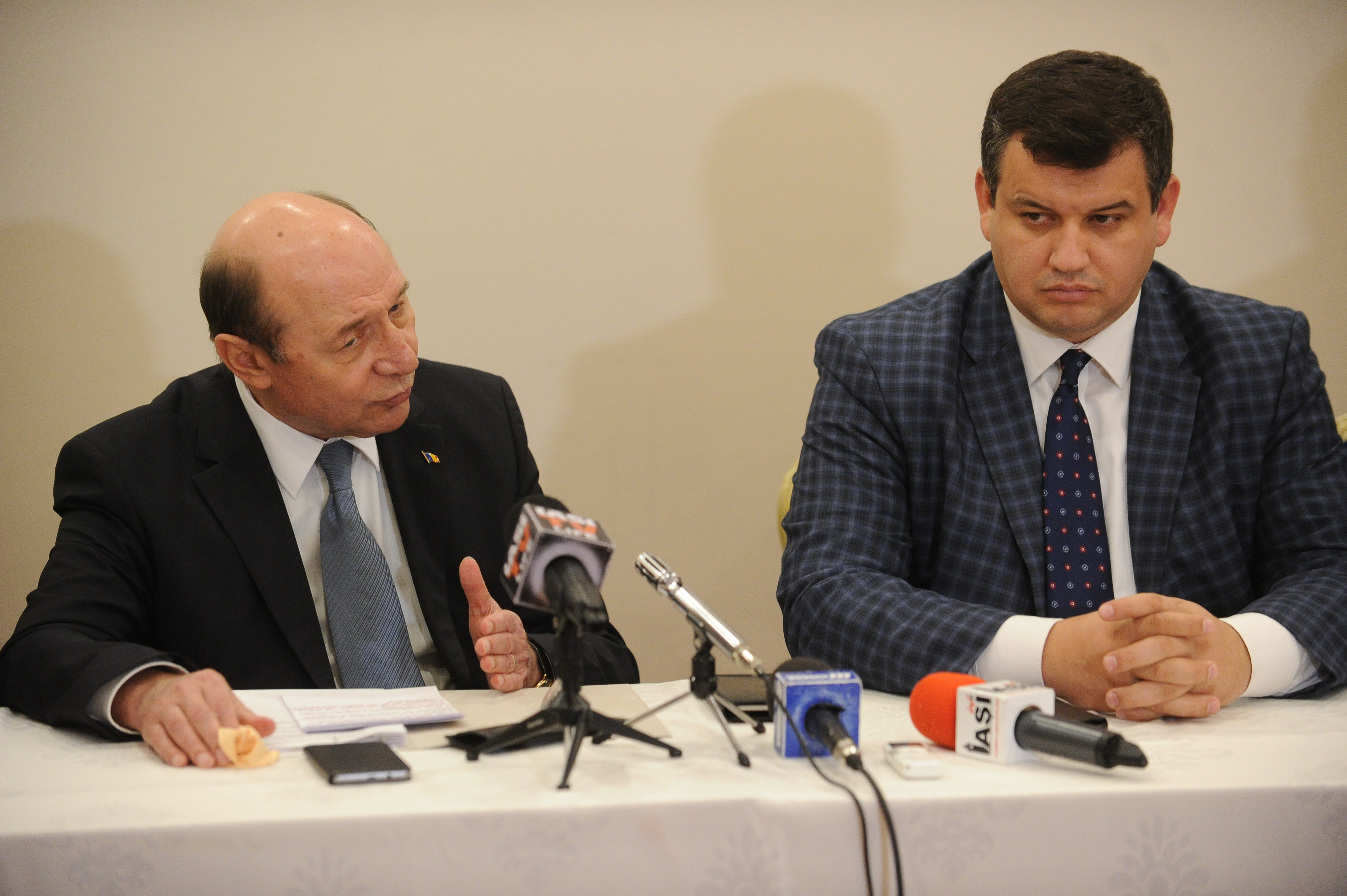 PMP negociează cu USR o alianță electorală pentru alegerile din 2024. În 2020, Băsescu spunea de USR că este ”neomarxist”