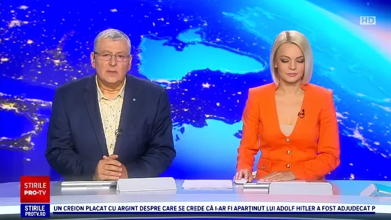 Momentul în care un bărbat din Galați dă foc unei dubițe și fuge. Individul este cătat de poliție