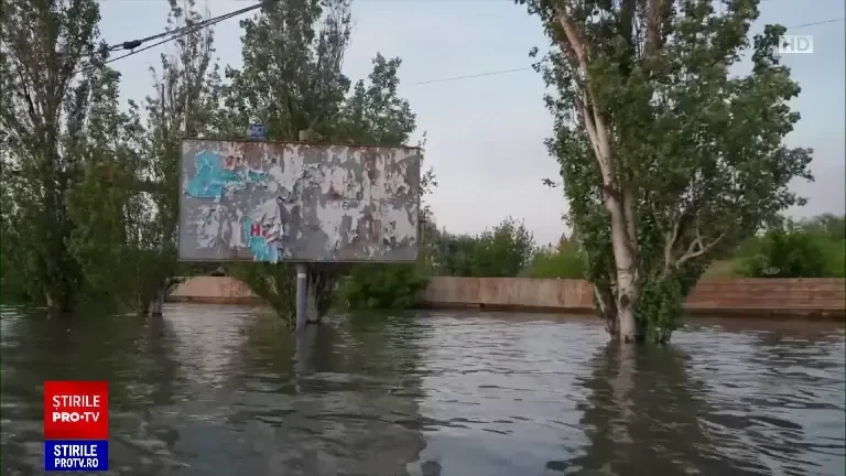 „Rușii sunt inumani. Nu există iertare pentru ei”. Imaginile dezastrului de pe Nipru. Nivelul apei a crescut continuu