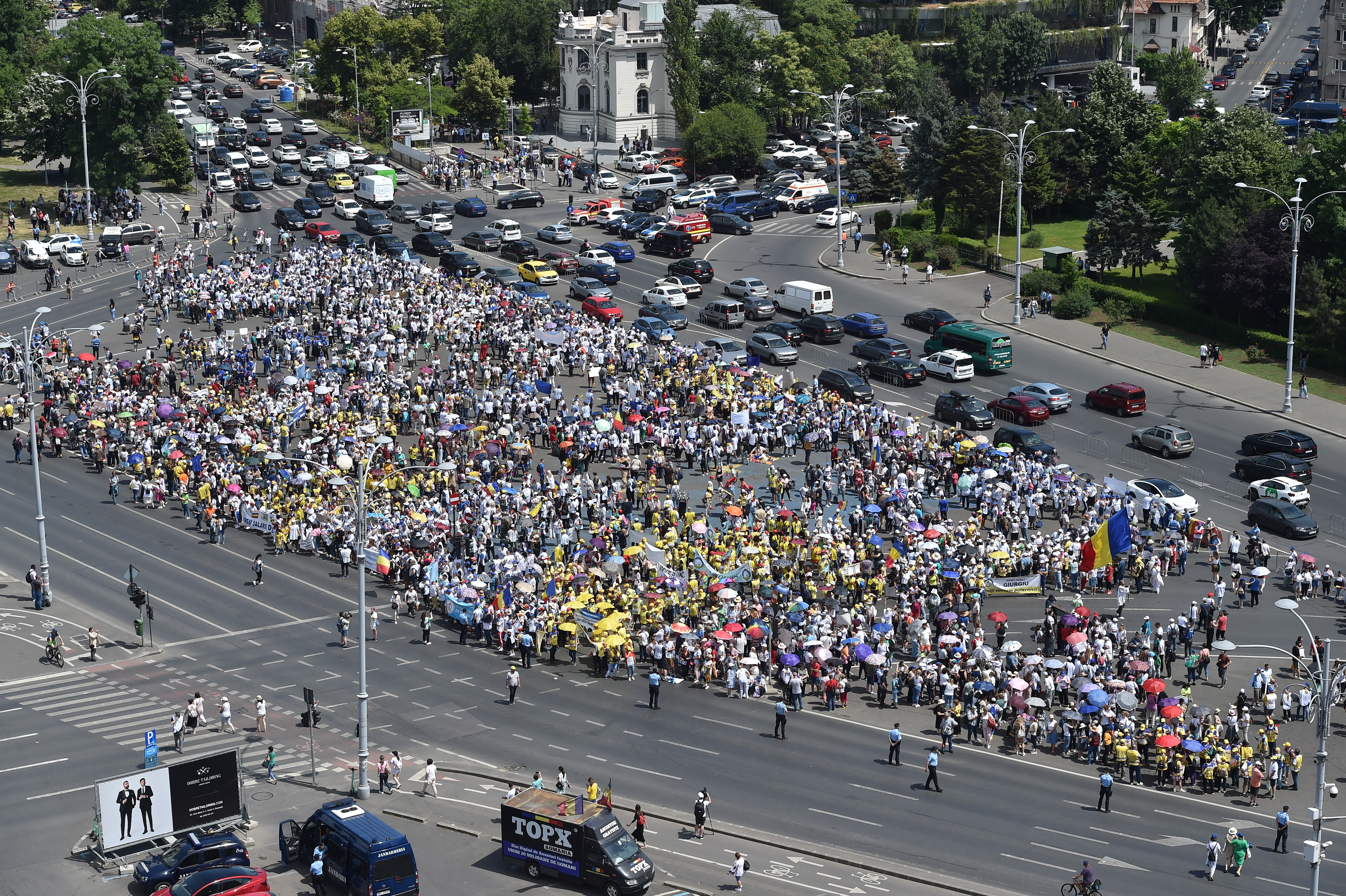 România, raiul bugetarilor. Diferența dintre salariile medii la stat și cele la privat este și de 37%. Cine ia 1.000 de euro