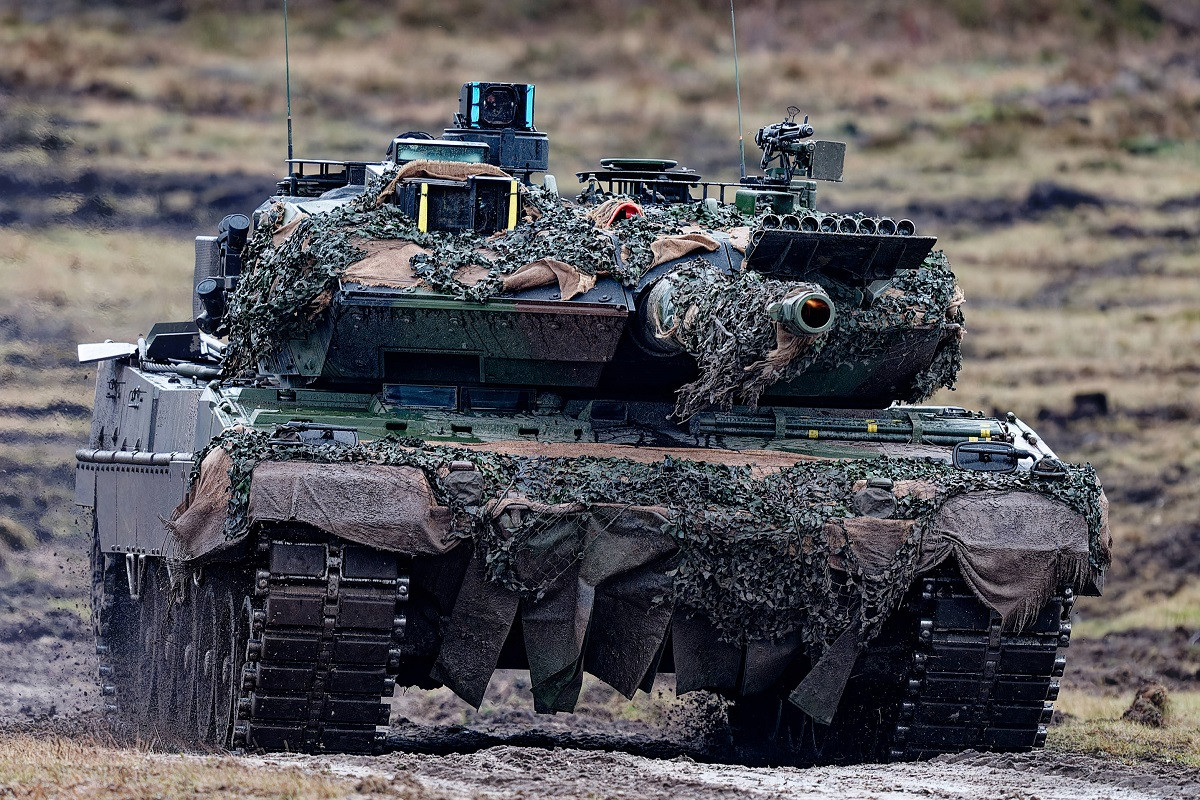 Tancurile Leopard 2 pe care rușii se laudă că le-au distrus ar fi fost, de fapt, tractoare. "Vehiculul are clar patru roți"