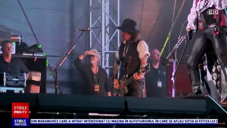 Johnny Depp a cântat într-o ie făcută cadou de Viorica de la Clejani. Vineri, împlinește 60 de ani