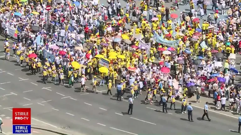„Guvernul se preface că negociază, joacă murdar”. Profesori din toată țara au protestat din nou în Piața Victoriei