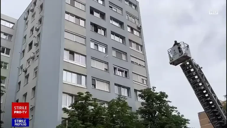 Declarațiile alpinistului ISU care a intervenit pentru salvarea militarului ce voia să se arunce de la etajul opt