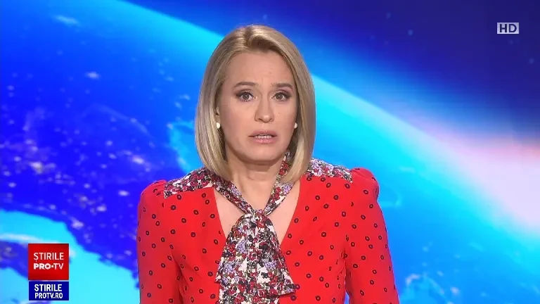 Ce a putut să facă o femeie în timpul examenului auto. Mașina a ajuns într-un stâlp de iluminat, apoi s-a răsturnat