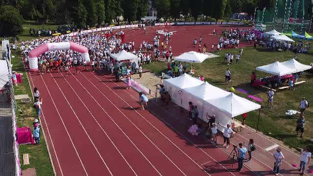 Dacă vreți să contribuiți la o cauză nobilă: ”Race for the cure”. Cursa dedicată luptei împotriva cancerului de sân