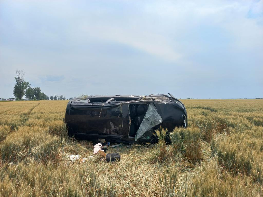 Femeie cu o mână amputată, într-un accident din Prahova. Un copil de 12 ani este inconștient, alte cinci persoane rănite