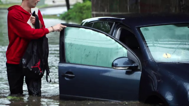 Cod roşu de viituri pe râuri din cinci judeţe. Când intră în vigoare avertismentul meteorologilor