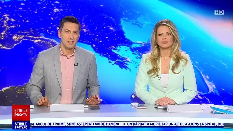 Un urs a rămas captiv într-o camionetă după ce a vrut să guste mâncare pentru căței. A fost găsit de un pădurar