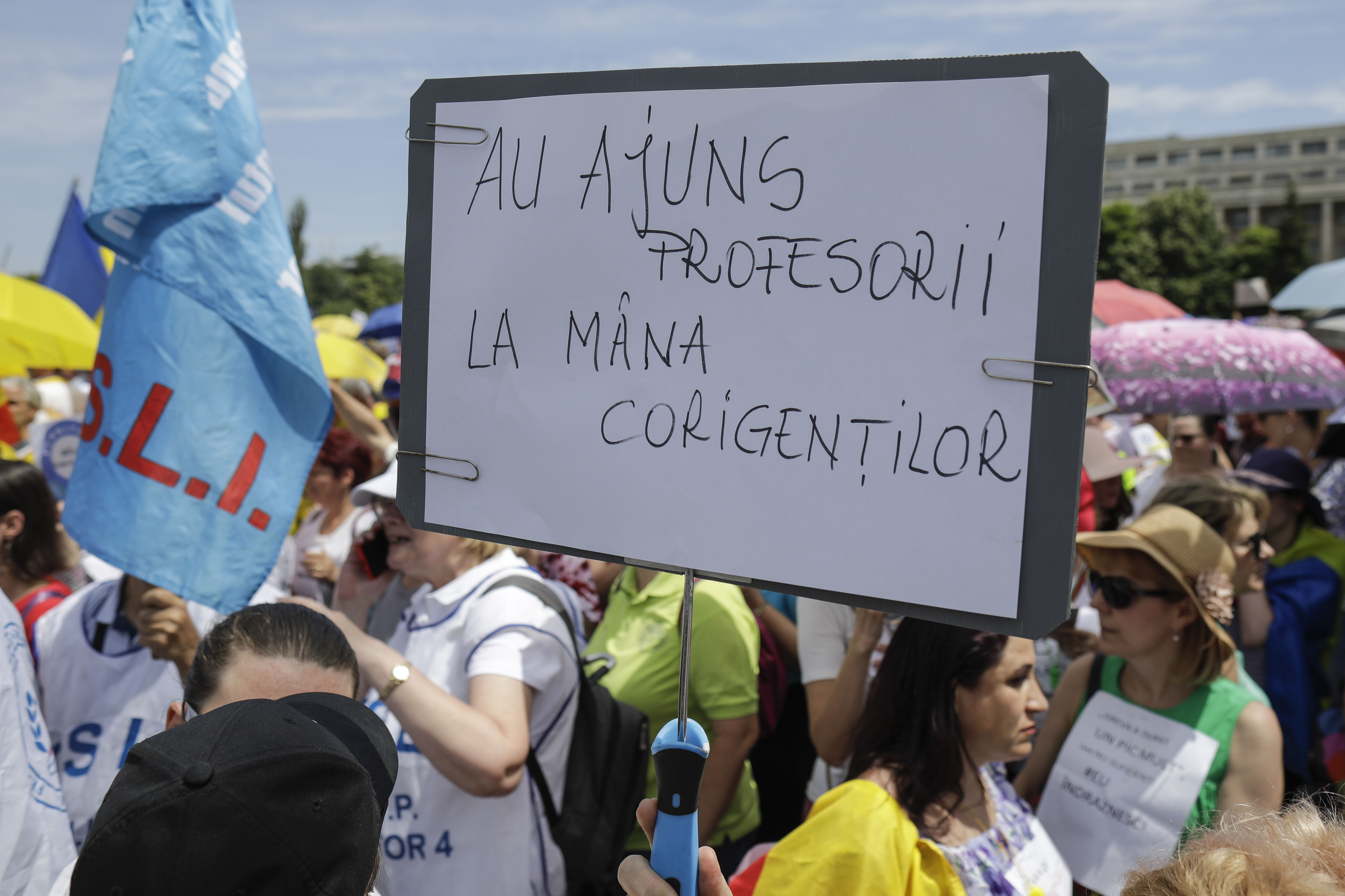 Criză în sistemul de învățământ. După discuțiile cu premierul Nicolae Ciucă, sindicaliștii anunță că greva continuă luni