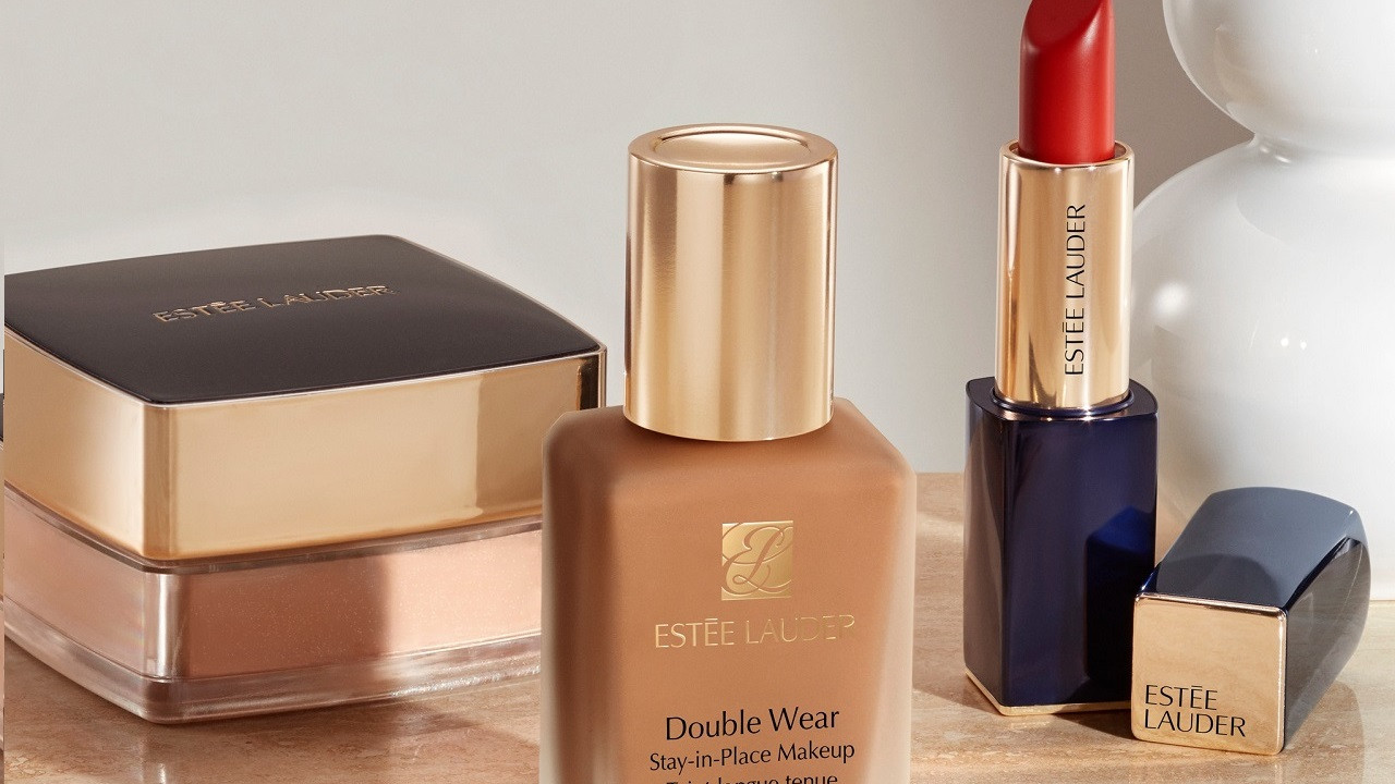 (P) Produse de lux cu retinol concepute pentru a aborda semnele îmbătrânirii