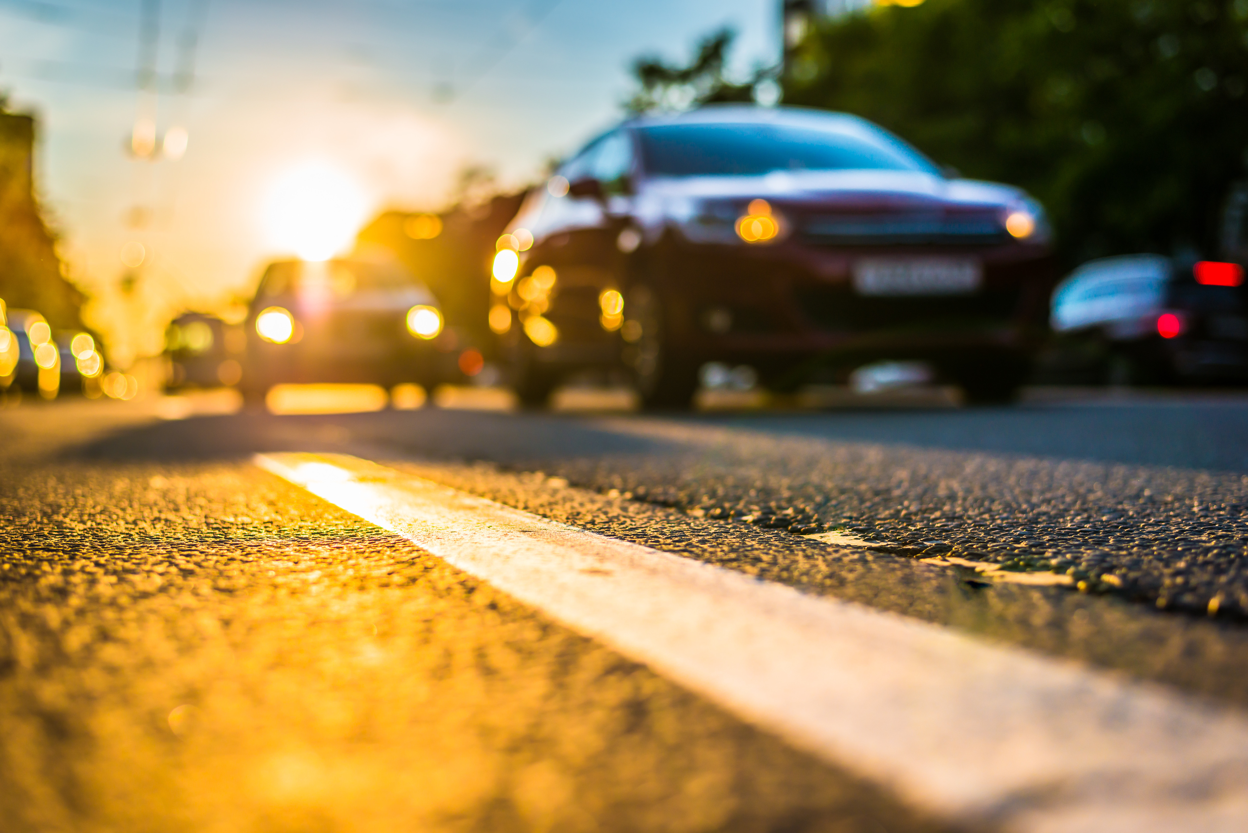 Este lege: șoferii sunt obligați să folosească luminile de întâlnire în timpul zilei pe toate toate drumurile