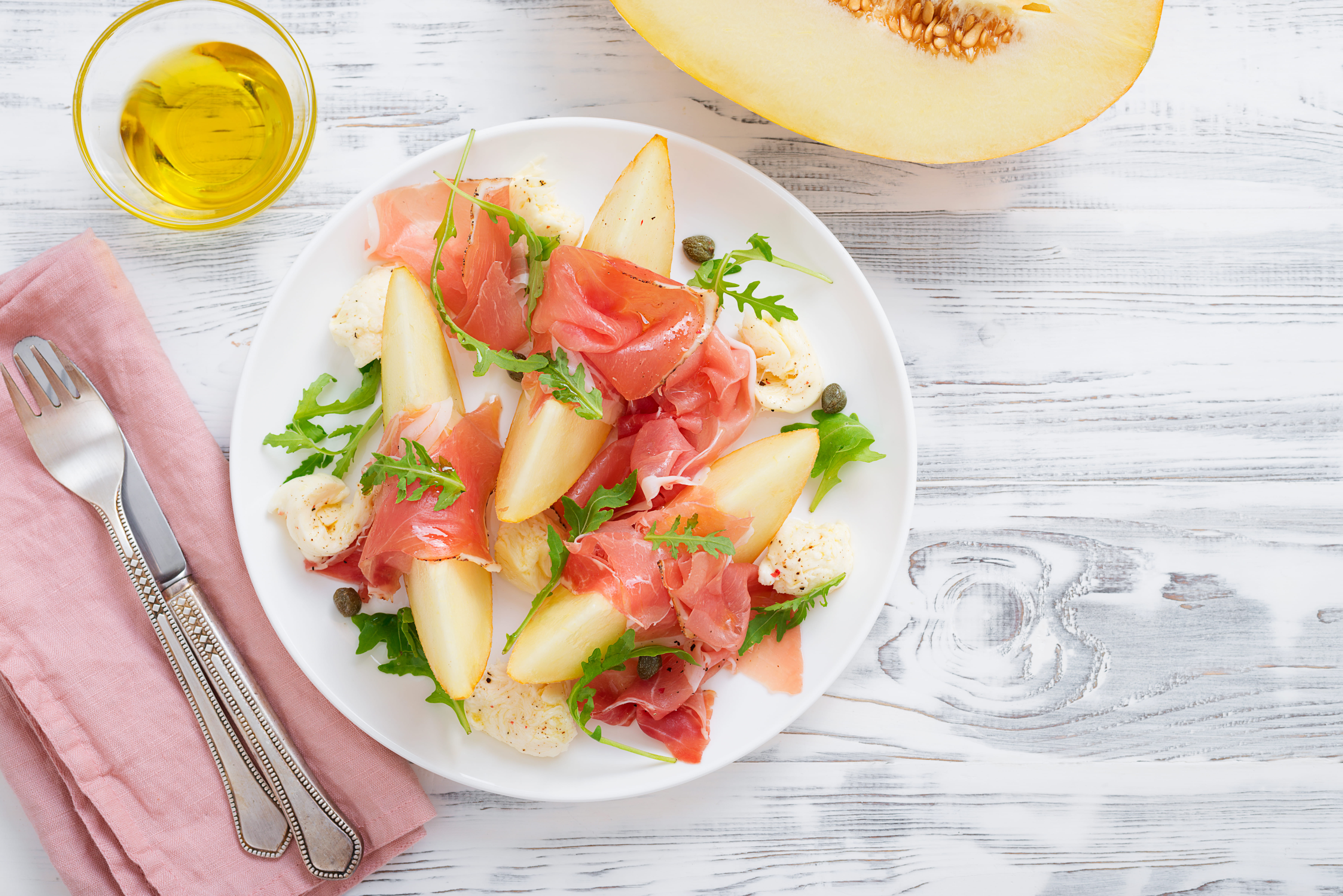 Totul despre pepenele galben. Care sunt beneficiile și de ce nu ar trebui să aruncați semințele