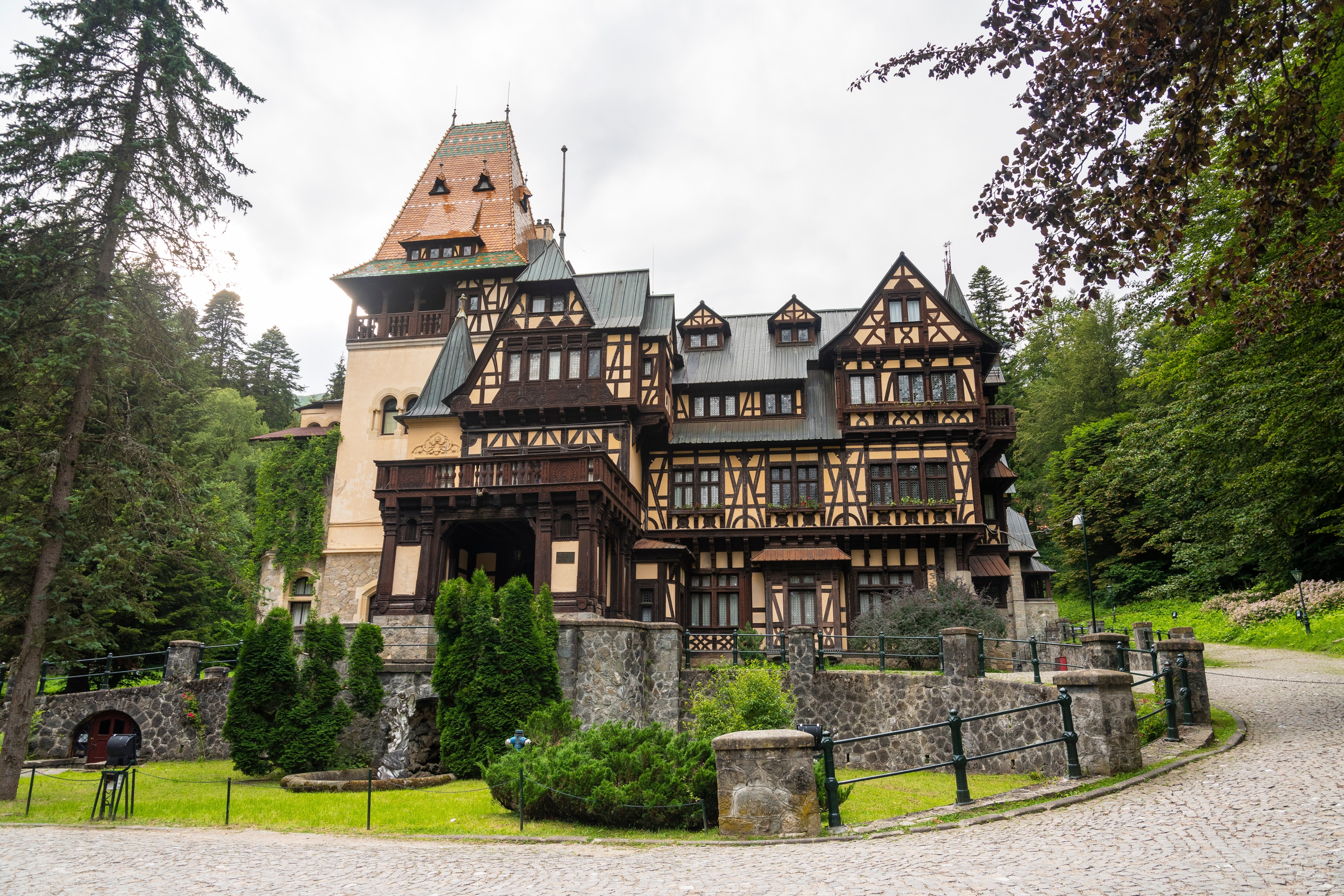 Castelul Pelișor: Locul unde se află inima reginei Maria. Tarife, program și informații pentru vizitare