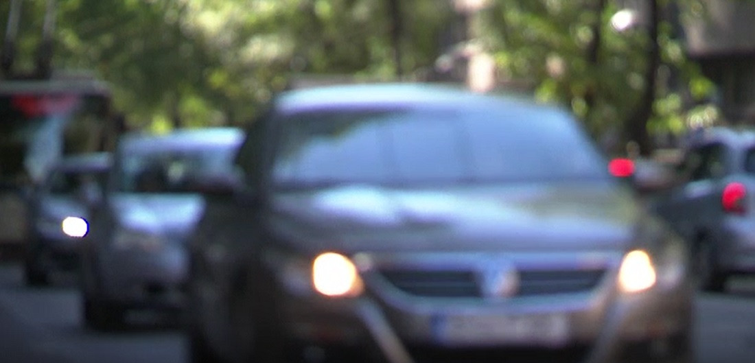 Șoferii, obligați să folosească luminile de întâlnire în timpul zilei pe toate drumurile publice