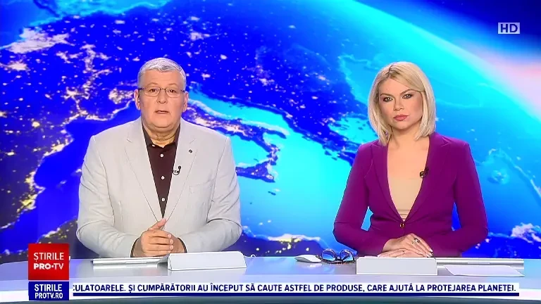 Incendiu puternic la acoperișul unui bloc din Bârlad. Sute de locatari au fost evacuați